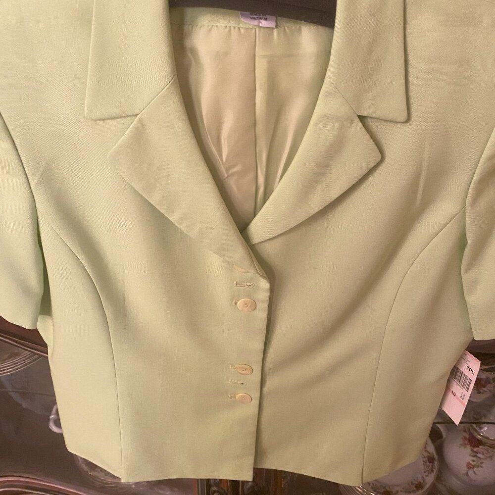 LE SUIT SUIT JACKET GREEN COLOR SIZE 10 Petite  PC1 SHORT SLEEVES